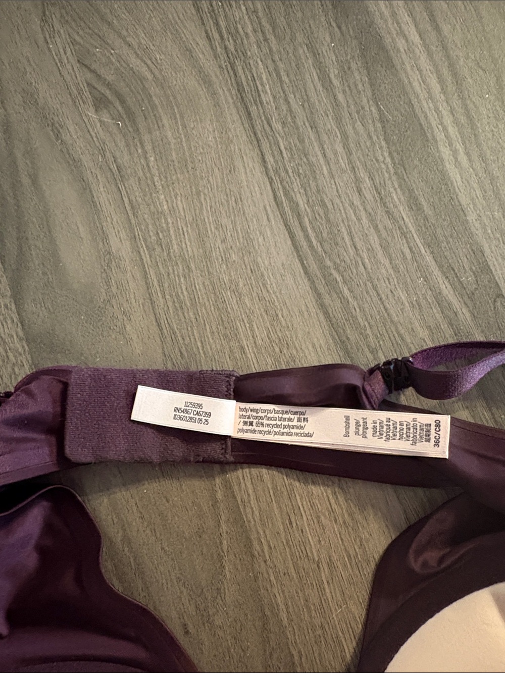 Victoria’s Secret | Bombshell Plunge - Picture 16 of 16